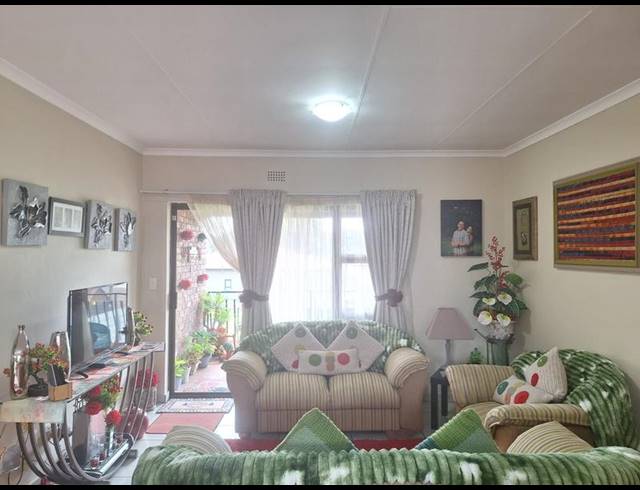 2 BEDROOM TOWNHOUSE FOR SALE IN DALVIEW